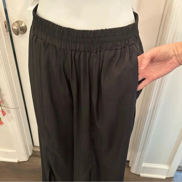 Curations Palazzo Pant with Tulip Hem Pockets in Black Size Medium - Picture 6 of 9